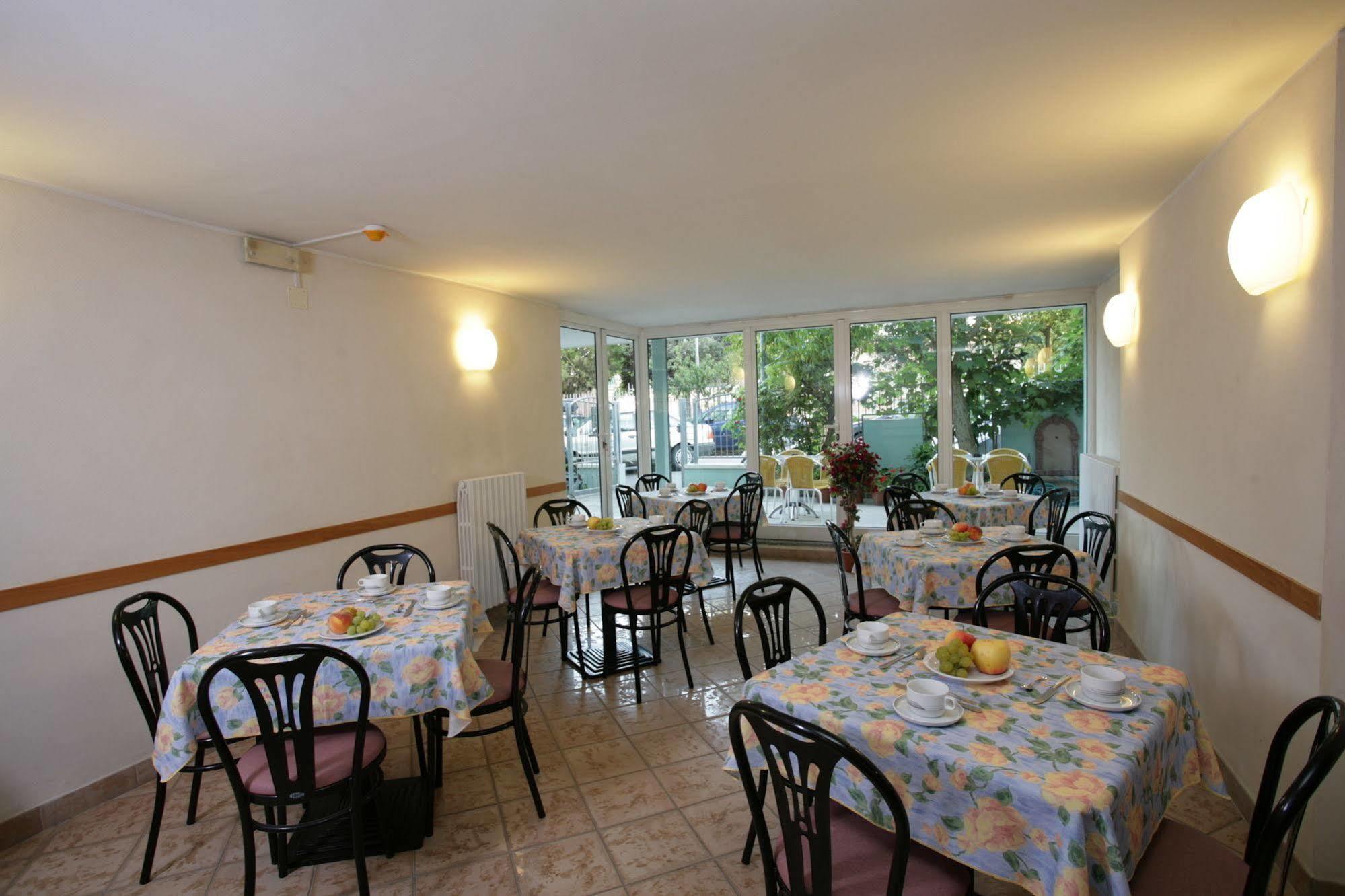 Hotel Letizia Rimini Exterior photo